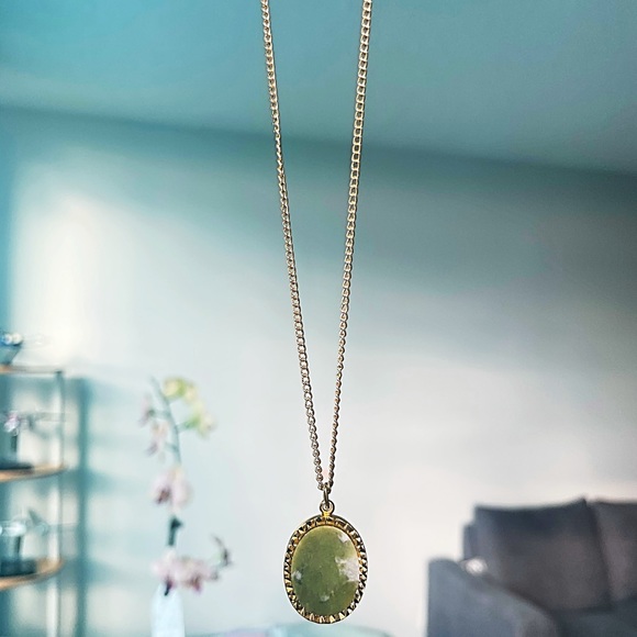 Olive Stone Pendant with Gold necklace - Picture 3 of 7